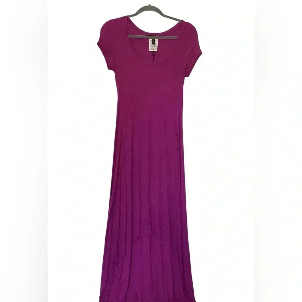 BCBGMaxAzria. NWT Womens Medium
Purple Donesa Ribbed Hem High & Low Maxi Dress